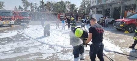 طلاب الجماهيري شقيب السلام في محطة الإطفاء المركزية في بئر السبع 